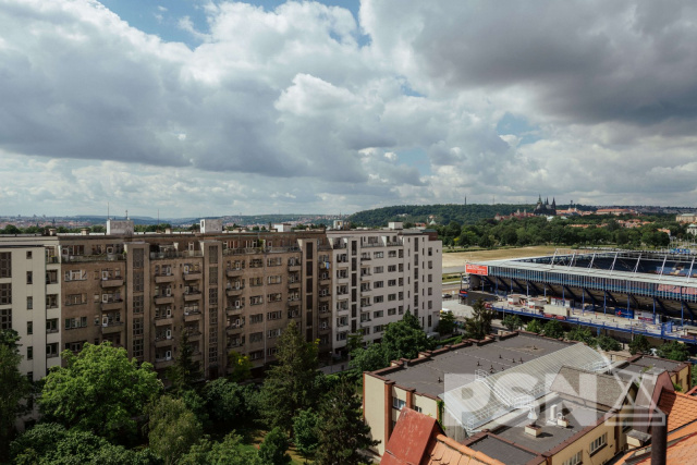 Výhledy na okolí z jednotlivých pater domu - 18/21