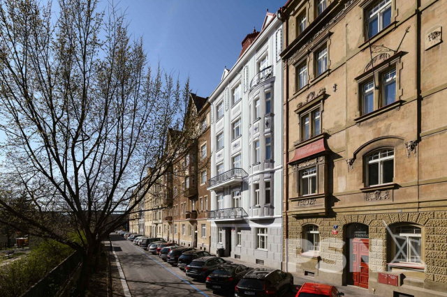 Výhledy na okolí z jednotlivých pater domu - 16/21