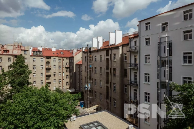 Výhledy na okolí z jednotlivých pater domu - 21/24