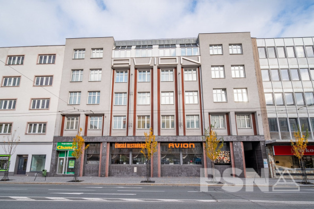 Kanceláře 20m² až 120m² s&nbsp;možností parkování v&nbsp;centru Hradce Králové Gočárova třída806/32, Hradec Králové