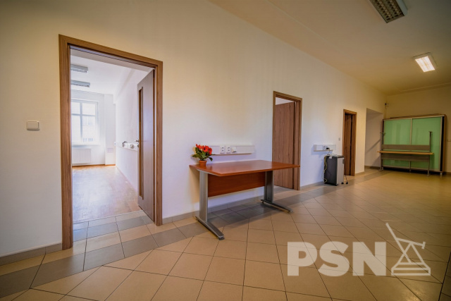 Kanceláře 20m2 až 120m2 s možností parkování v centru Hradce Králové - 14/16