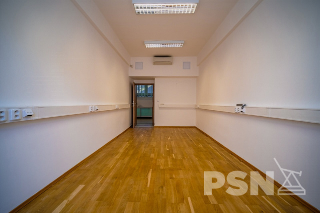 Kanceláře 20m2 až 120m2 s možností parkování v centru Hradce Králové - 7/16