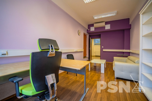 Kanceláře 20m2 až 120m2 s možností parkování v centru Hradce Králové - 5/16