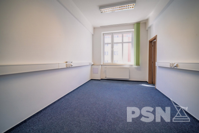 Kanceláře 20m² až 120m² s&nbsp;možností parkování v&nbsp;centru Hradce Králové Gočárova třída806/32, Hradec Králové