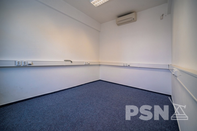 Kanceláře 20m2 až 120m2 s možností parkování v centru Hradce Králové - 4/16