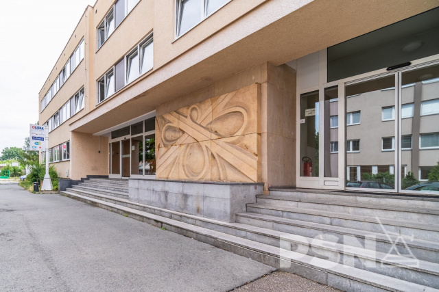 Kanceláře různých velikostí v Hradci Králové s parkováním - 4/17